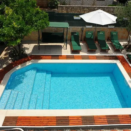 아파트 Seaside With A Swimming Pool *