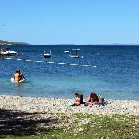 아파트 Seaside With A Swimming Pool *