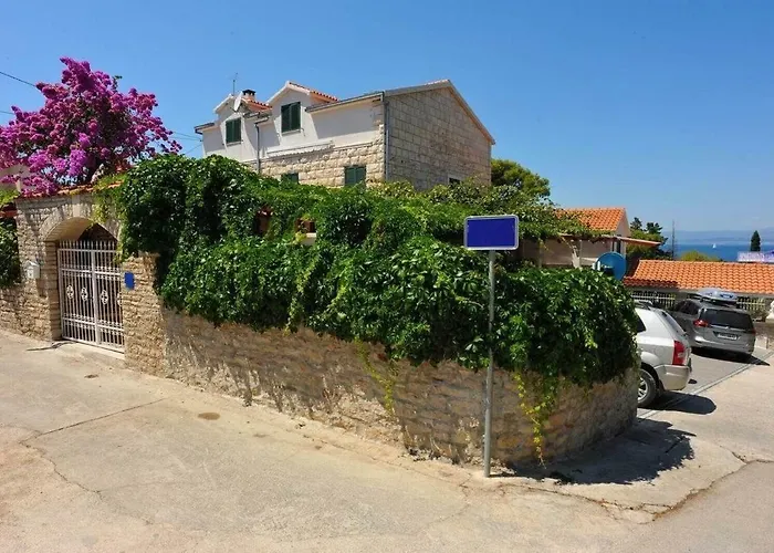 Seaside With A Swimming Pool Appartement *