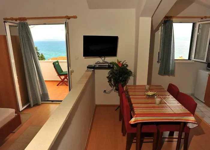 Seaside With A Swimming Pool Appartement *