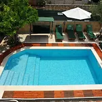 アパート Seaside With A Swimming Pool *