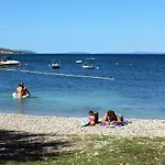 アパート Seaside With A Swimming Pool *