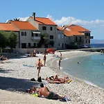 Seaside With A Swimming Pool アパート スティヴァン