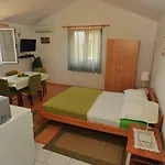 アパート Seaside With A Swimming Pool スティヴァン