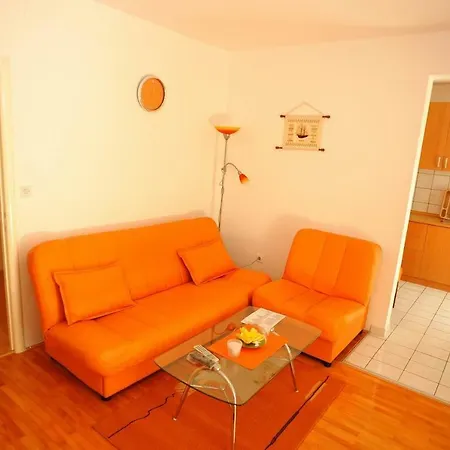 Apartment Seaside With A Swimming Pool Sutivan