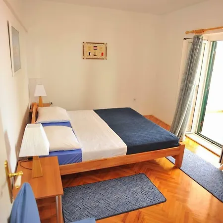 Apartment Seaside With A Swimming Pool Sutivan